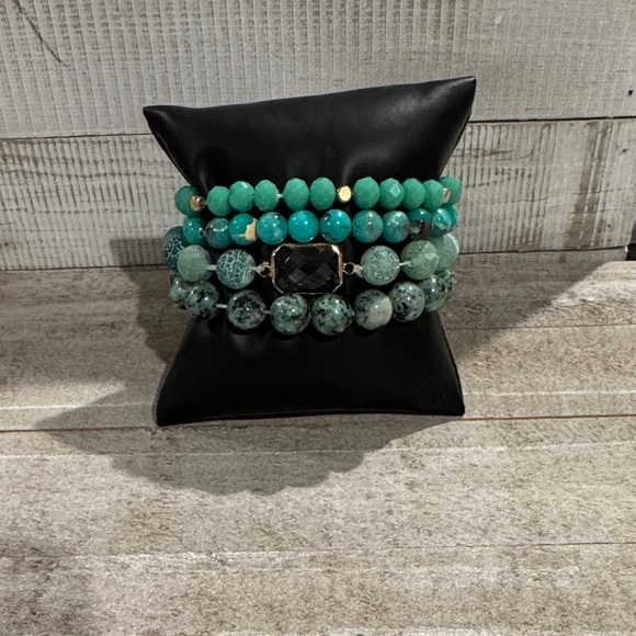 NWT Elegant Green Beaded Bracelet Set - Picture 1 of 2